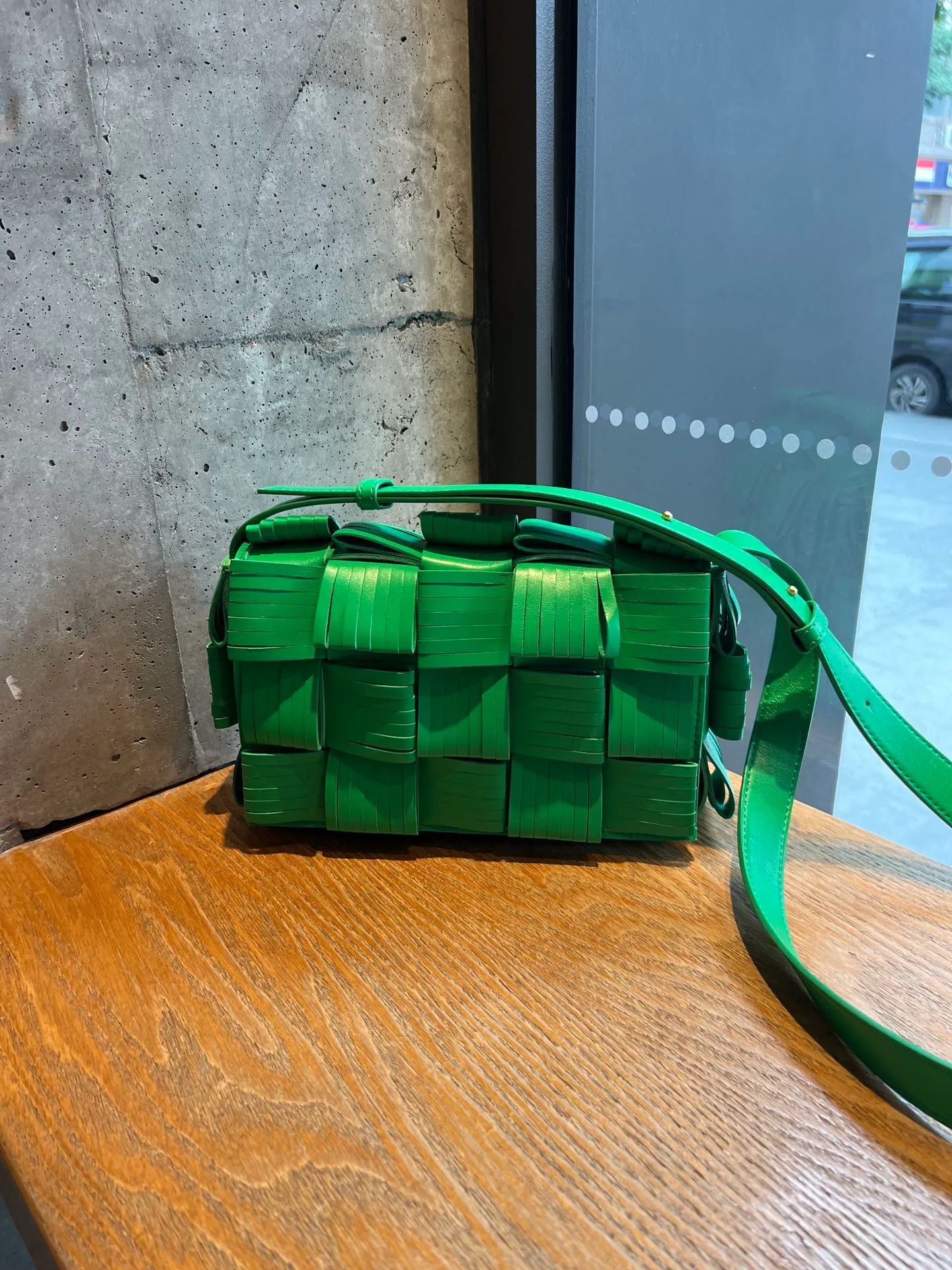 Actual photos of the model. The back and upper body are eye-catching. It has a unique and high-end feel. It will keep you coming back💚